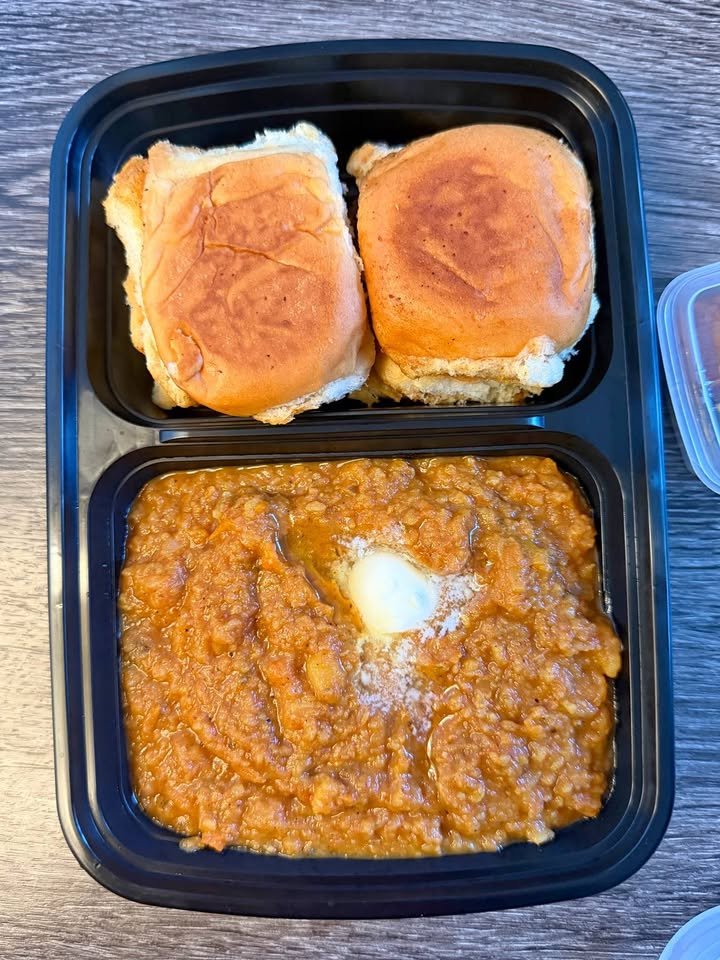 Butter-topped pav bhaji with four toasted pav